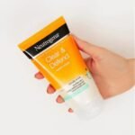 Neutrogena Clear & Defend Facial Scrub – 150ml